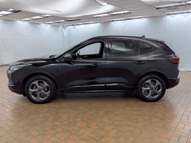 Certified 2023 Ford Escape ST-Line w/ Tech Pack #1 AWD/4WD image 3