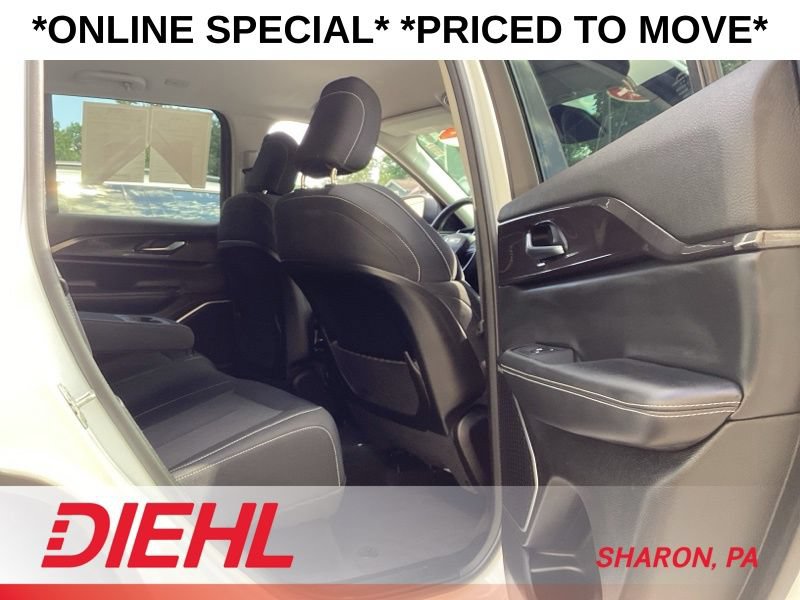 Used 2022 Jeep Grand Cherokee Laredo w/ Luxury Tech Group I AWD/4WD image 12