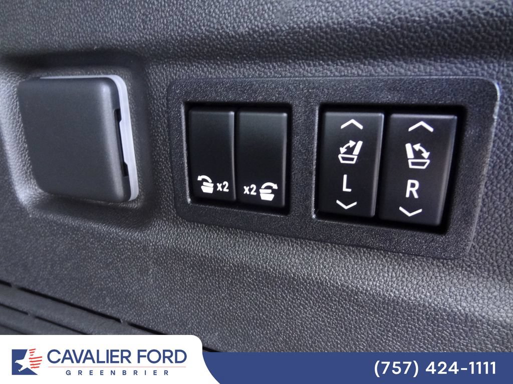Used 2022 GMC Yukon XL Denali AWD/4WD image 11