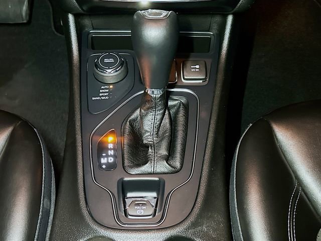 Used 2019 Jeep Cherokee Latitude Plus w/ Comfort/Convenience Group image 17