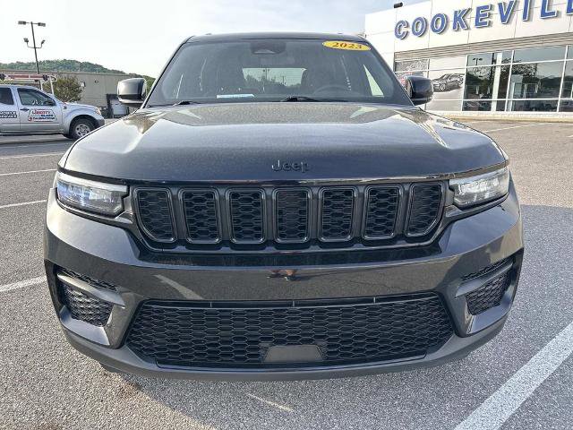 Used 2023 Jeep Grand Cherokee Altitude AWD/4WD image 8