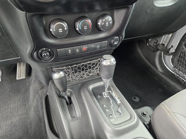 Used 2017 Jeep Wrangler Unlimited Sahara AWD/4WD image 22