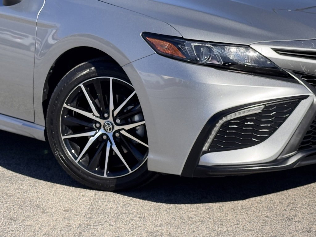 Used 2024 Toyota Camry SE image 4