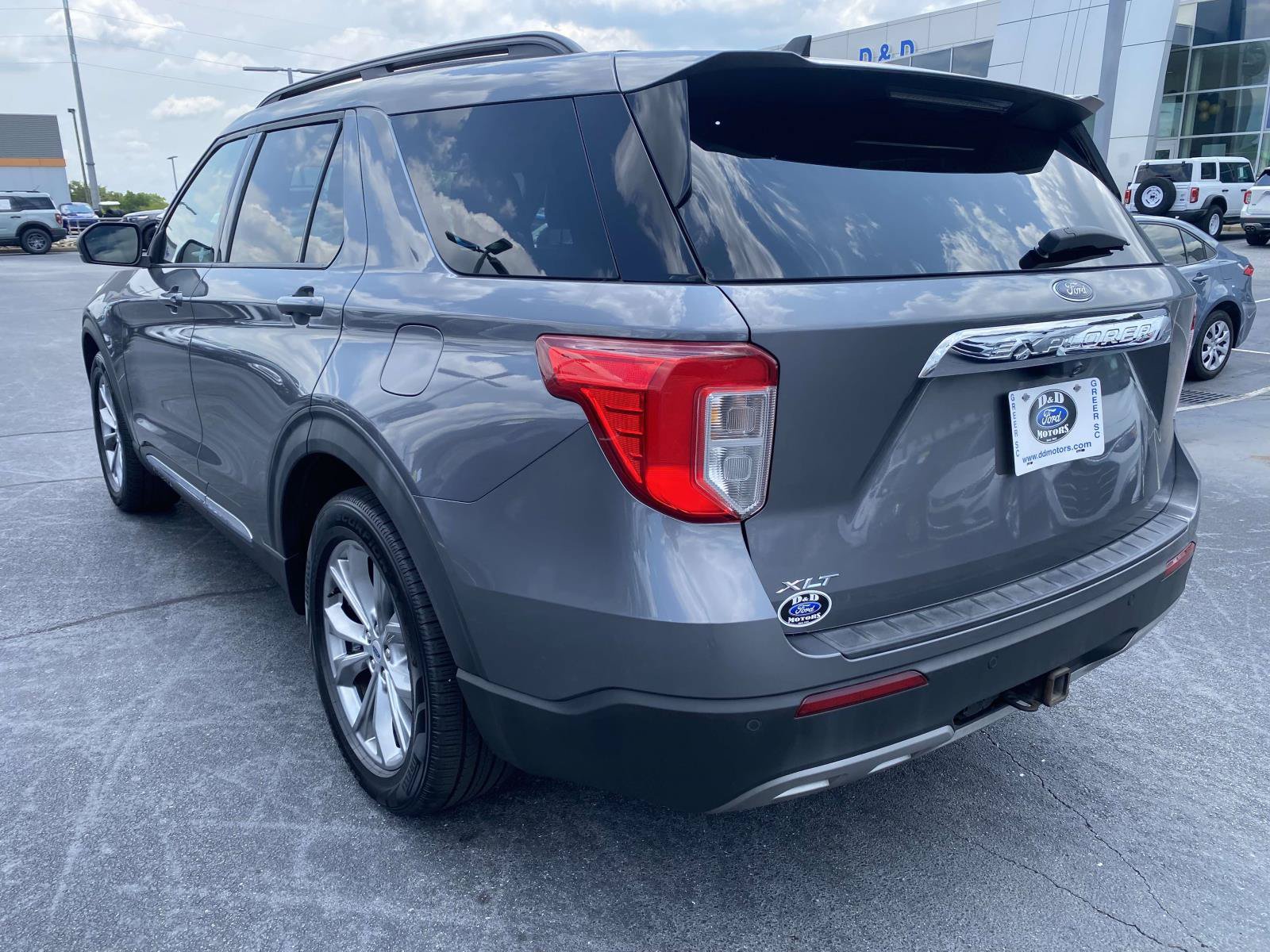 Certified 2021 Ford Explorer XLT w/ Equipment Group 202A RWD image 5