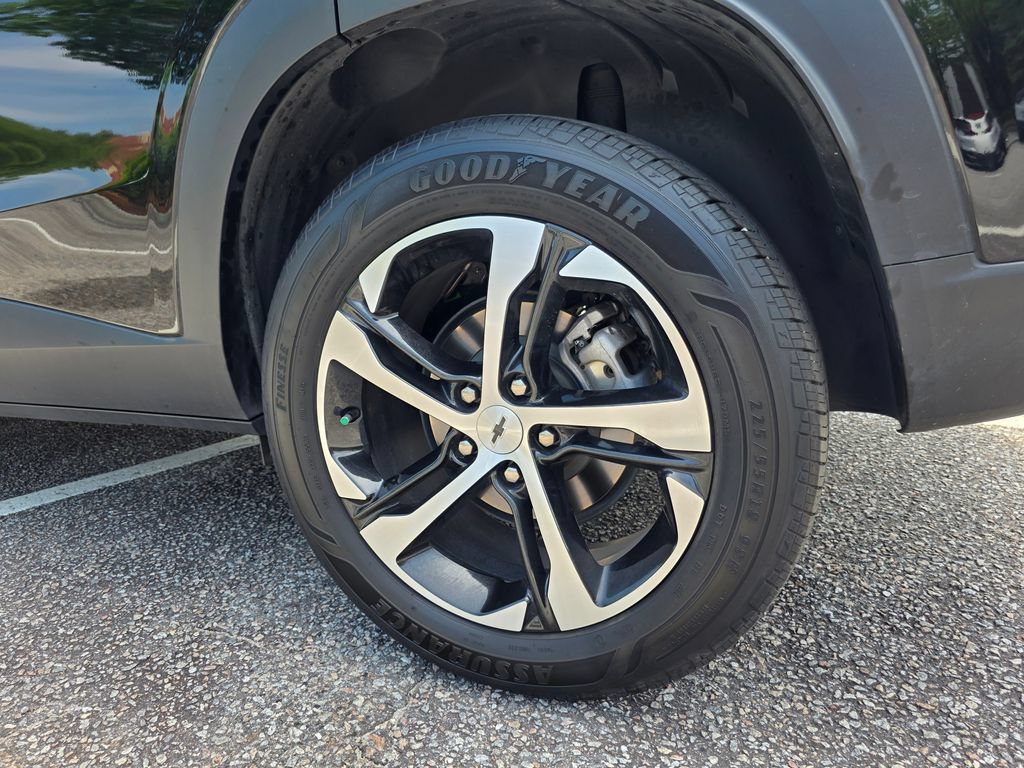Used 2024 Chevrolet Trax RS FWD image 32