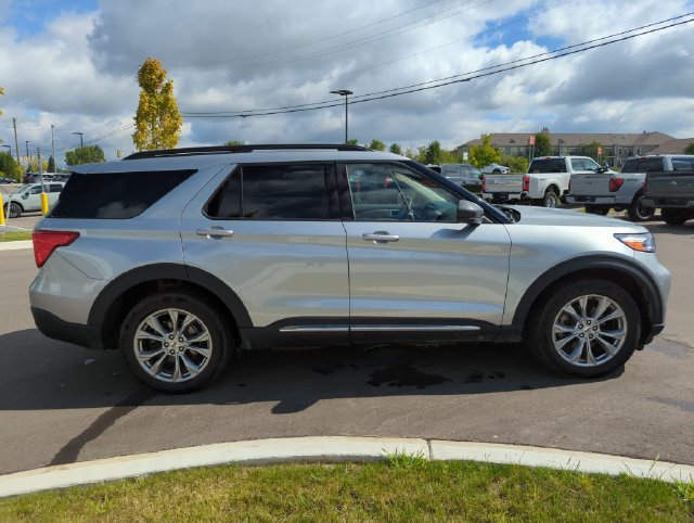 Certified 2023 Ford Explorer XLT w/ Equipment Group 202A AWD/4WD image 6