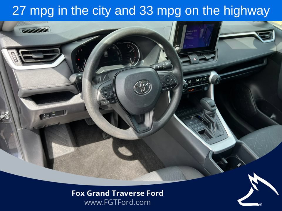 Used 2025 Toyota RAV4 XLE AWD/4WD image 14
