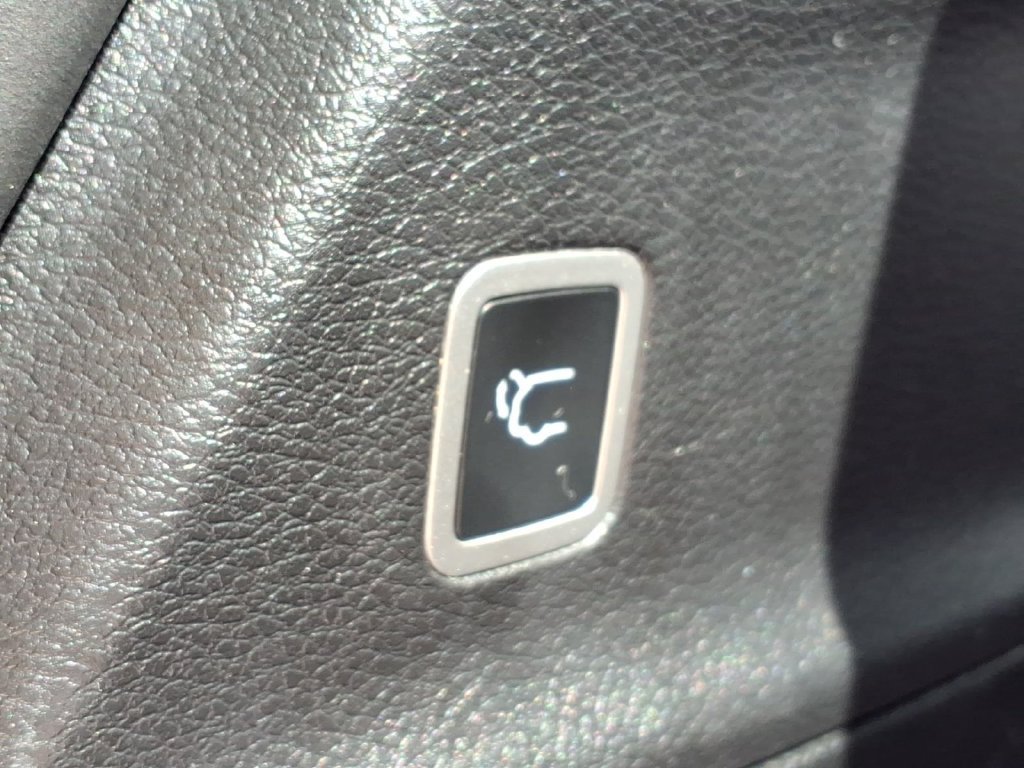 Used 2025 Chrysler Pacifica Limited FWD image 16