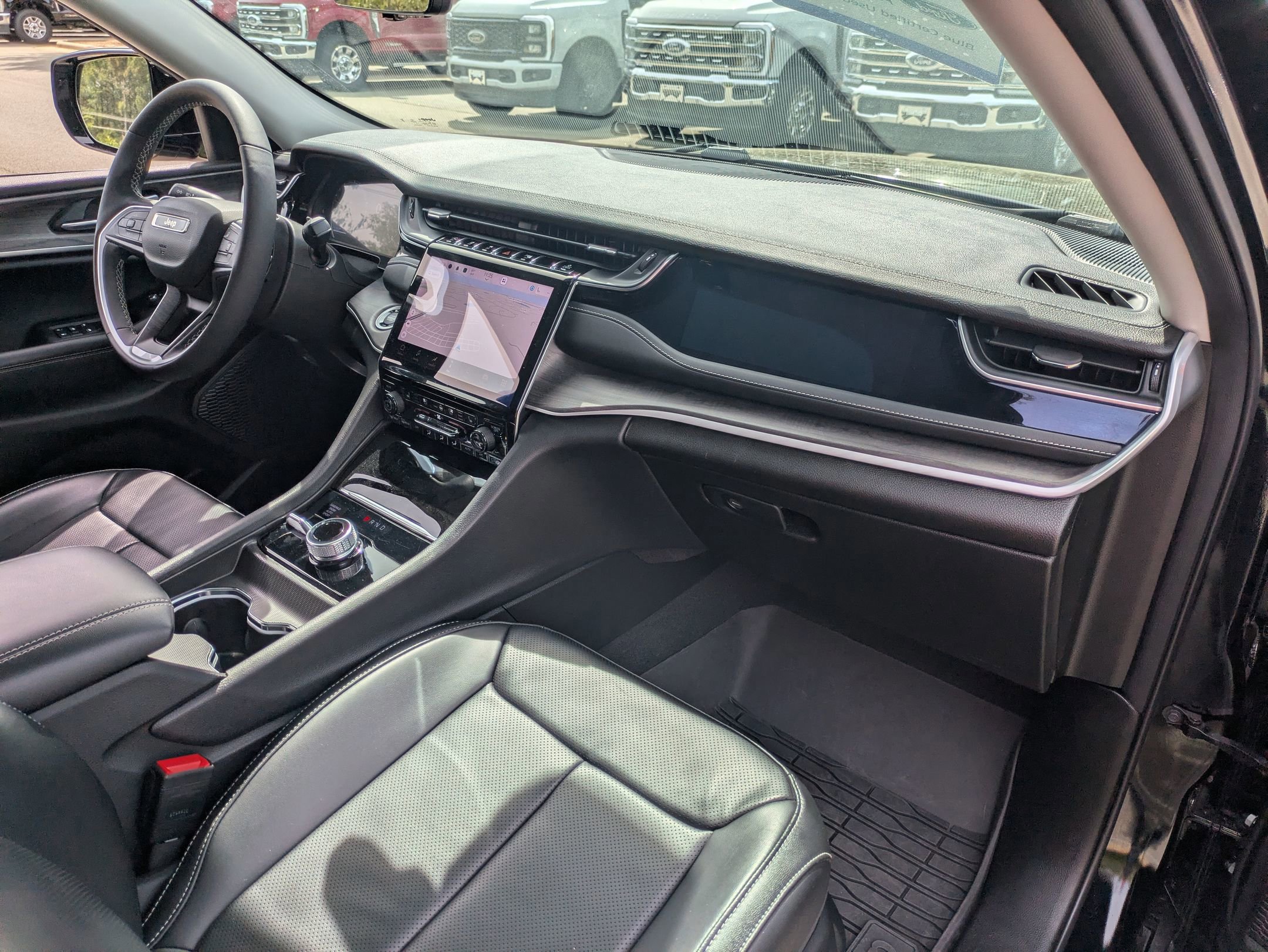 Used 2023 Jeep Grand Cherokee Limited w/ Luxury Tech Group II AWD/4WD image 41