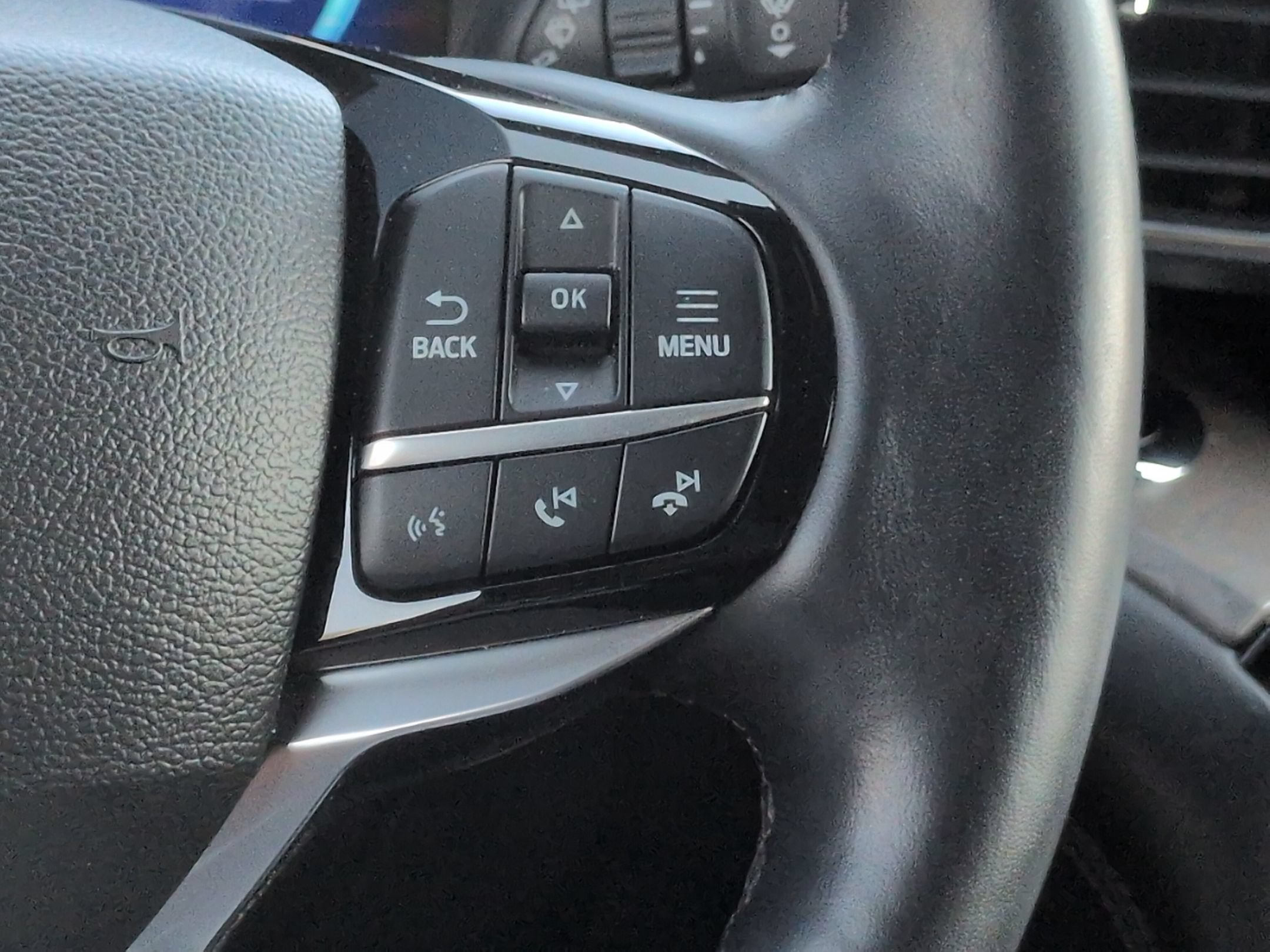 Certified 2023 Ford Explorer Platinum w/ Technology Package AWD/4WD image 19