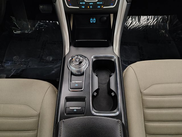 Certified 2019 Ford Fusion SE FWD image 34