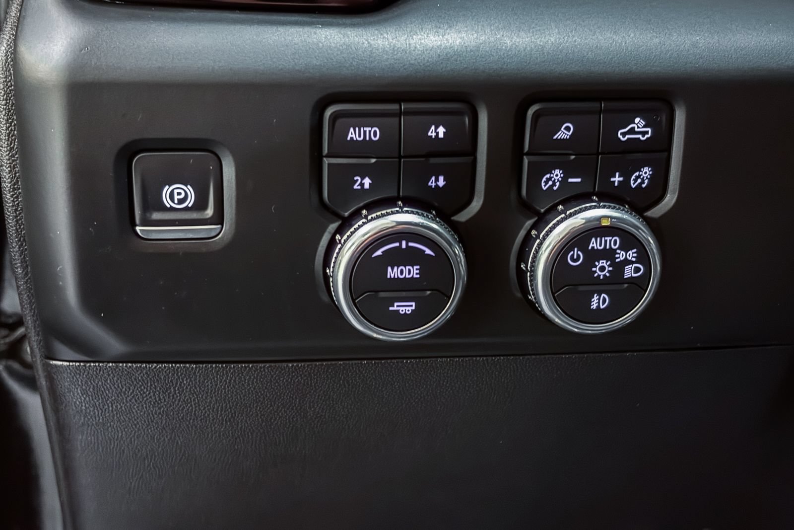 Used 2024 GMC Sierra 2500 AT4 w/ AT4 Premium Plus Package AWD/4WD image 48