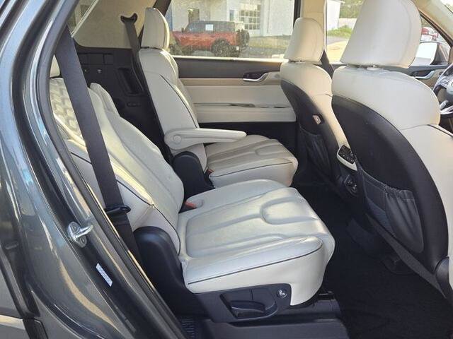 Used 2022 Hyundai Palisade Limited w/ Cargo Package FWD image 15