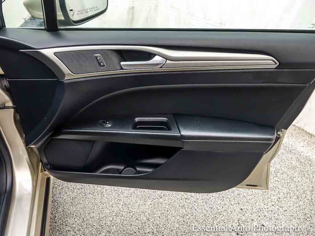 Certified 2018 Ford Fusion SE w/ Fusion SE Technology Package FWD image 26