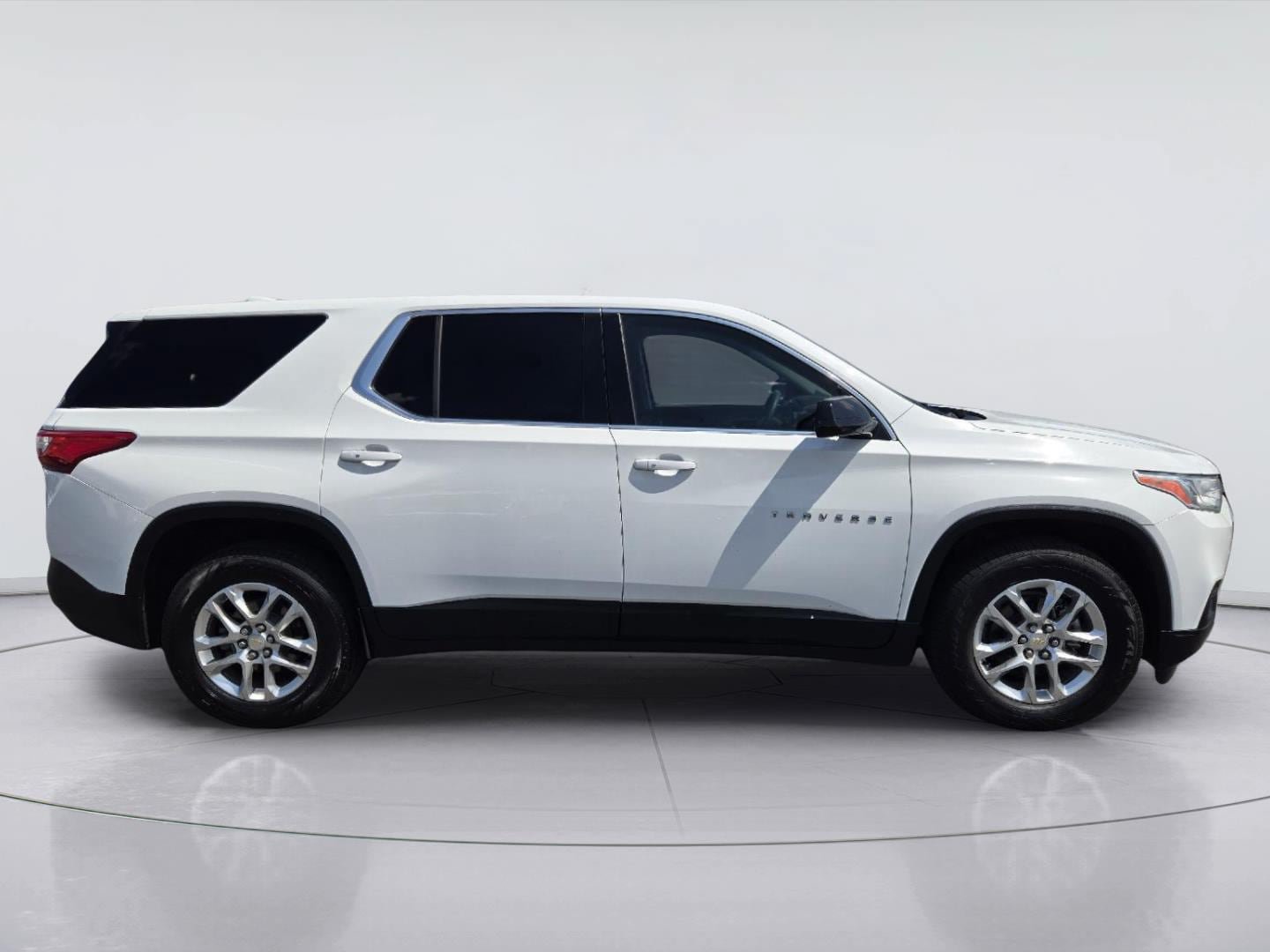 Used 2020 Chevrolet Traverse LS FWD image 4