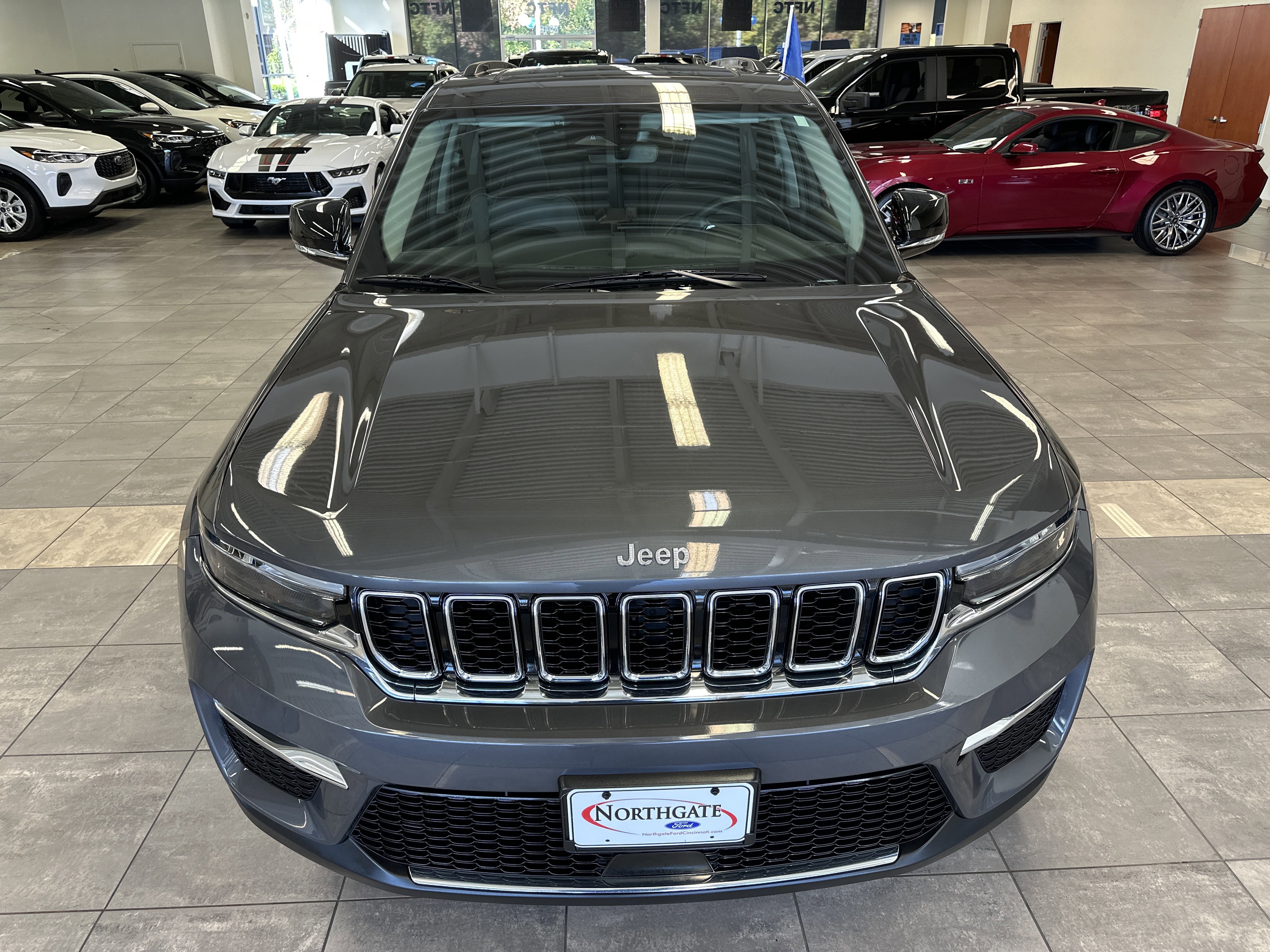 Used 2022 Jeep Grand Cherokee Limited w/ Trailer Tow Prep Group (B) image 10