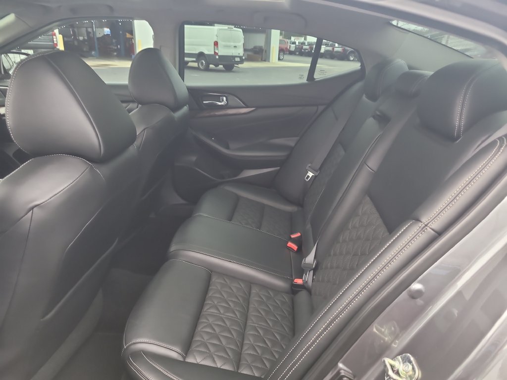 Used 2017 Nissan Maxima Platinum w/ Medallion Package FWD image 11