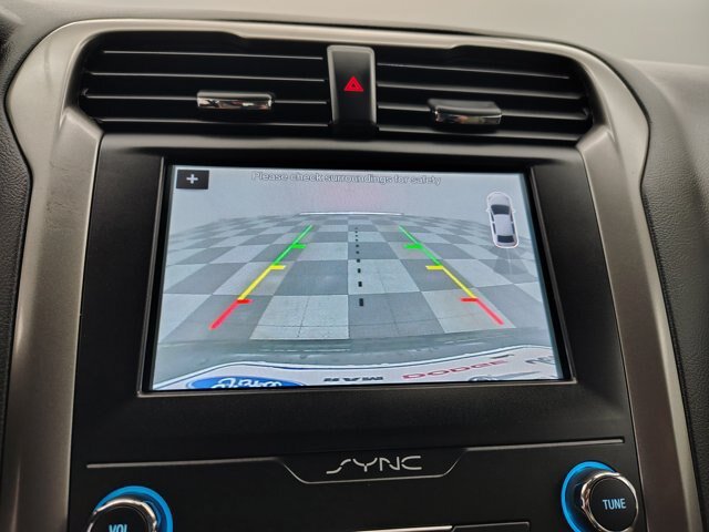 Certified 2019 Ford Fusion SE FWD image 4