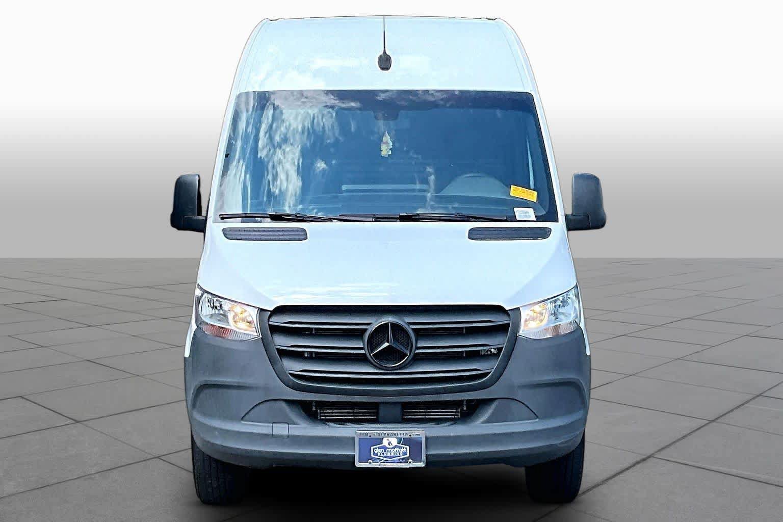 Used 2023 Mercedes-Benz Sprinter 2500 image 4