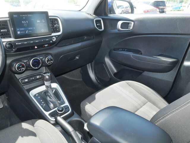 Used 2022 Hyundai Venue SEL FWD image 19