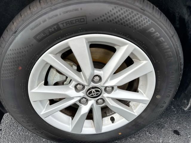 Used 2025 Toyota Camry LE image 10