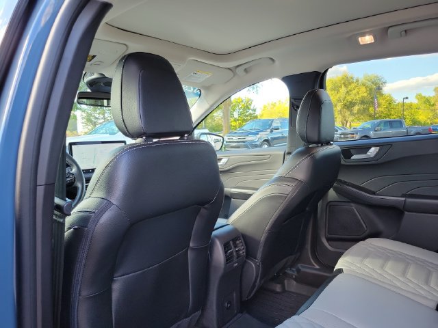 Certified 2023 Ford Escape Platinum w/ Premium Technology Package AWD/4WD image 28