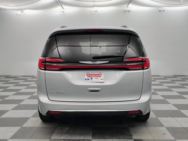 Used 2022 Chrysler Pacifica Touring FWD image 9