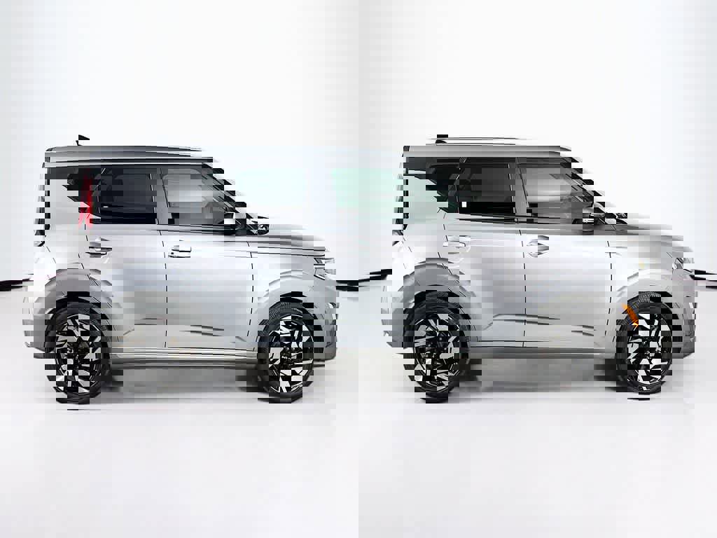 Used 2023 Kia Soul GT-Line w/ GT-Line Technology Package image 6