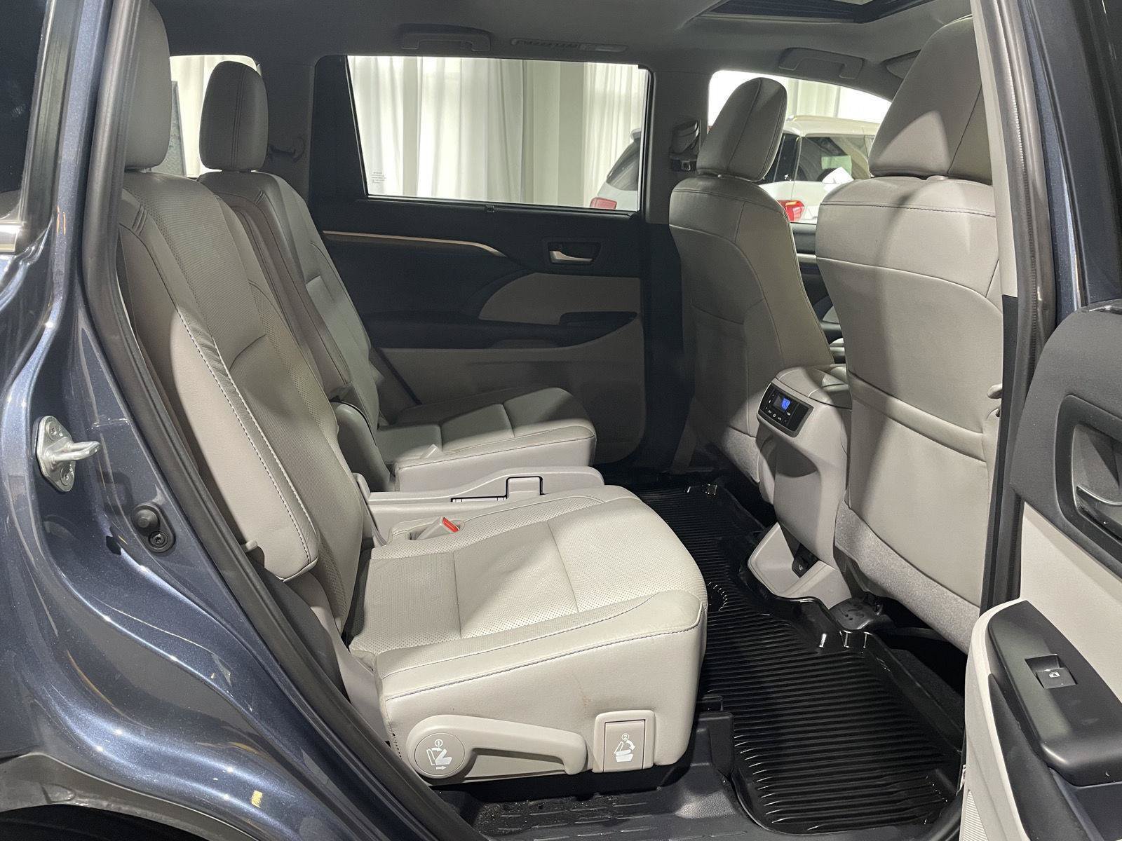 Used 2019 Toyota Highlander Limited AWD/4WD image 28