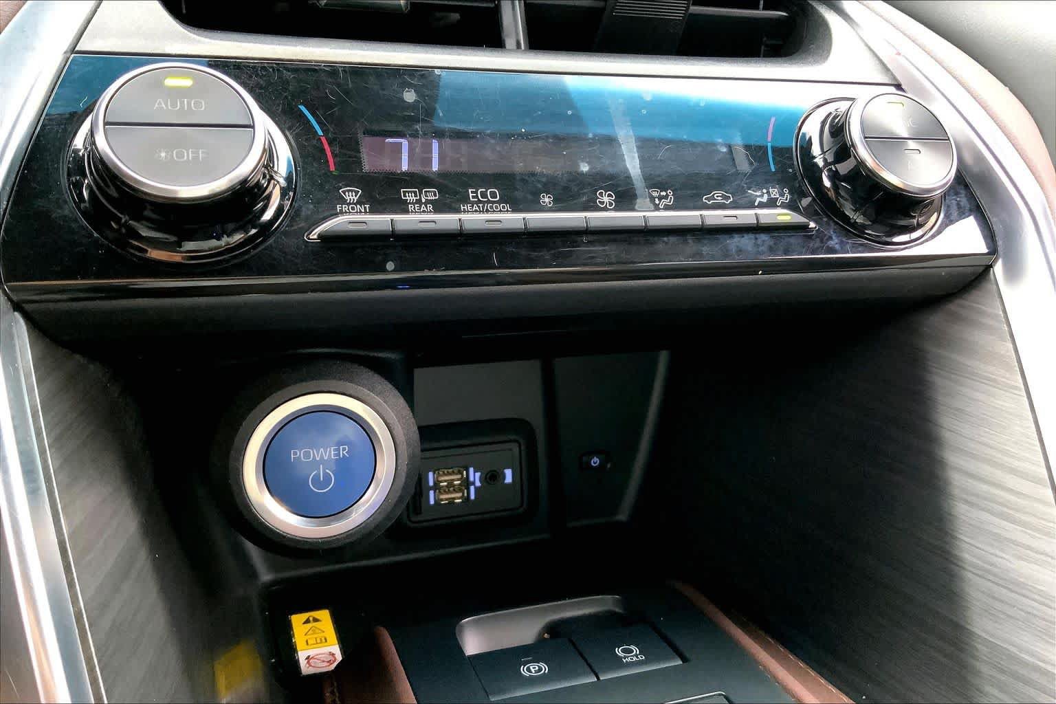 Used 2022 Toyota Venza XLE AWD/4WD image 32