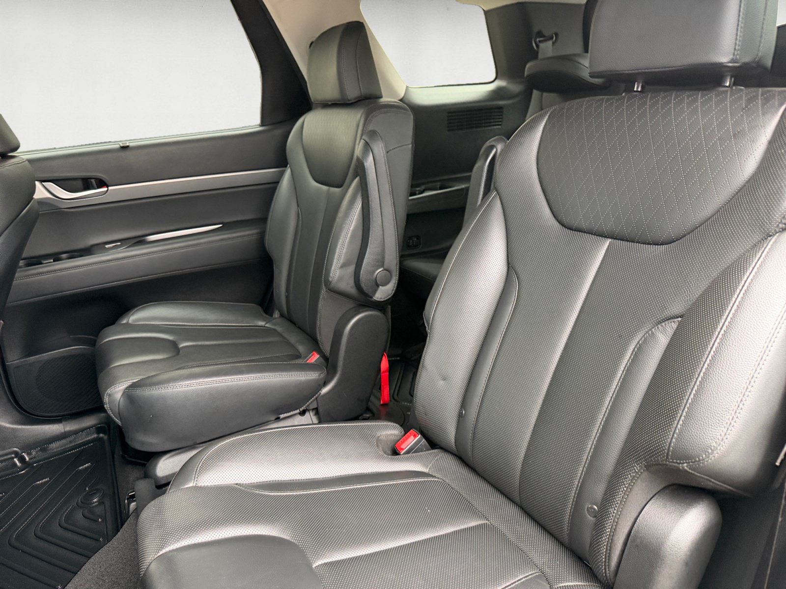 Used 2022 Hyundai Palisade SEL w/ Premium Package FWD image 13
