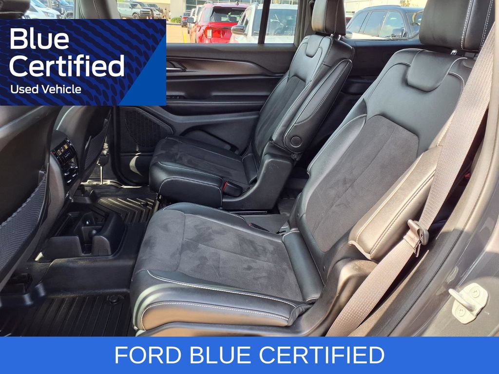 Used 2023 Jeep Grand Cherokee L Laredo RWD image 27