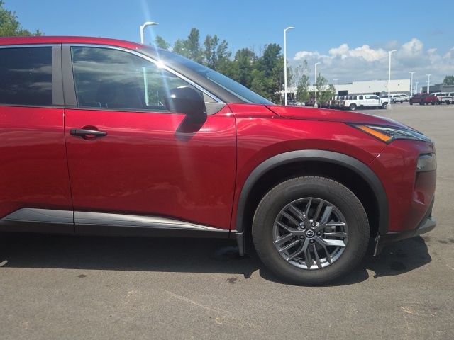 Used 2023 Nissan Rogue S AWD/4WD image 4