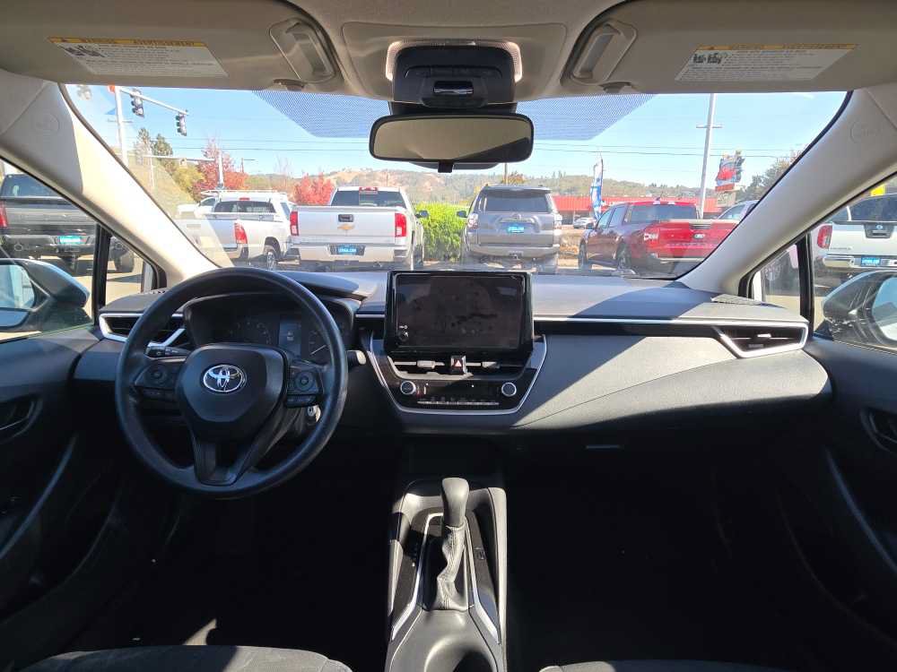 Used 2025 Toyota Corolla LE FWD image 15
