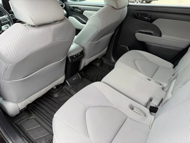 Used 2023 Toyota Highlander LE FWD image 22