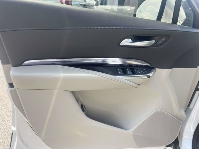 Used 2023 Cadillac XT4 Luxury w/ Cold Weather Package FWD image 18