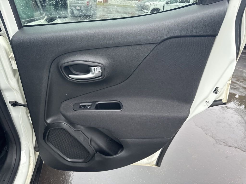 Used 2021 Jeep Renegade Latitude image 30