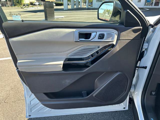 Certified 2022 Ford Explorer Platinum w/ Equipment Group 601A AWD/4WD image 11