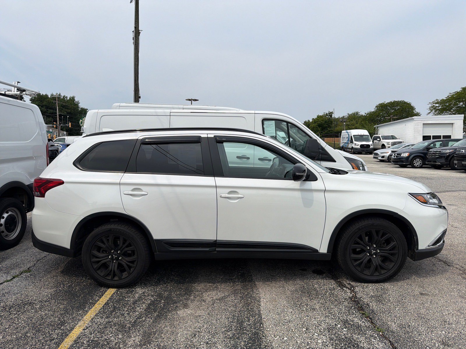 Used 2018 Mitsubishi Outlander LE AWD/4WD image 9