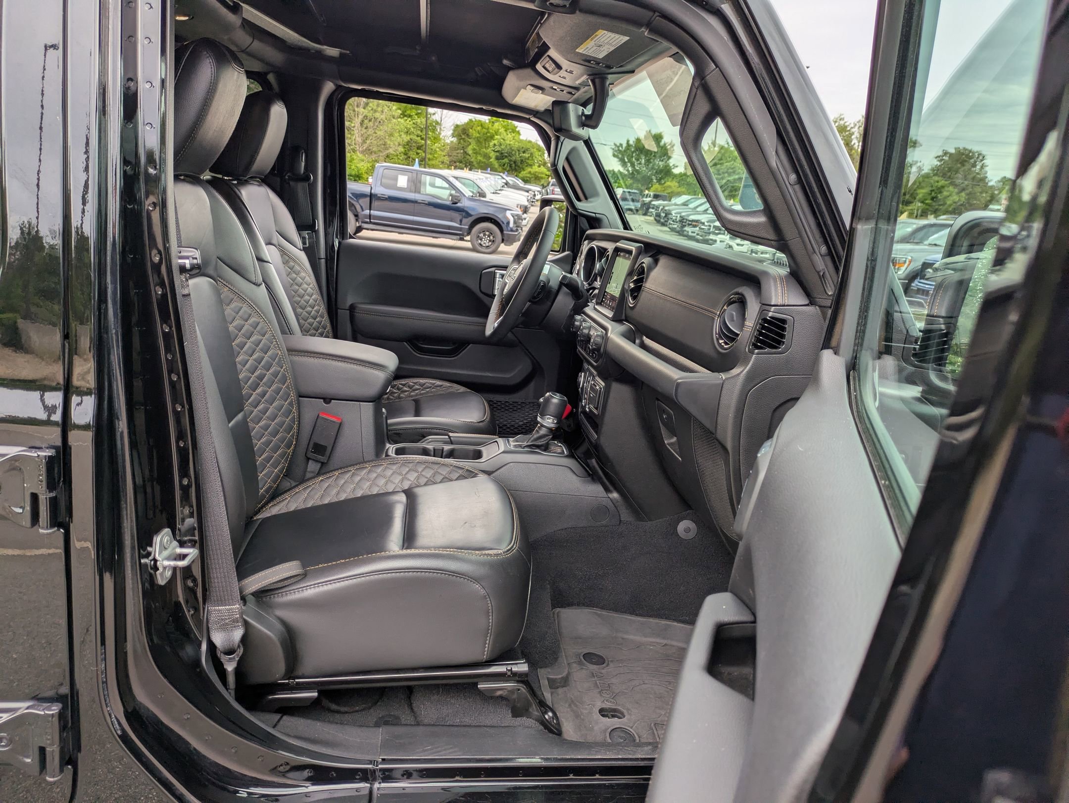 Used 2023 Jeep Wrangler Unlimited Sahara AWD/4WD image 40