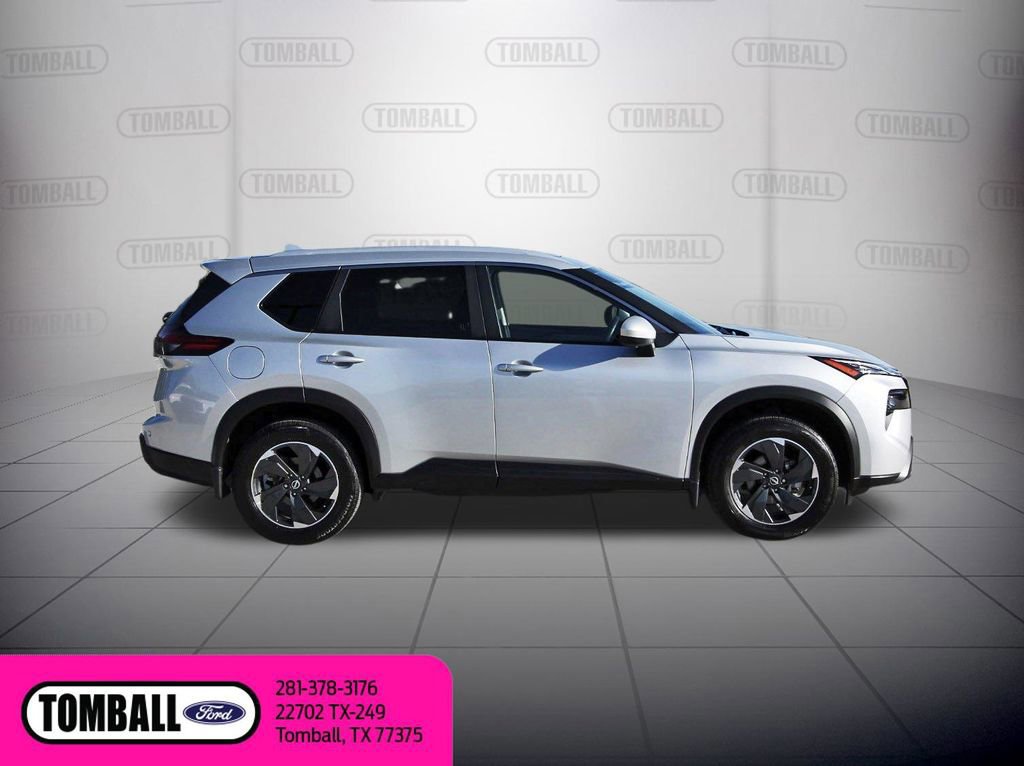 Used 2024 Nissan Rogue SV w/ SV Premium Package image 6