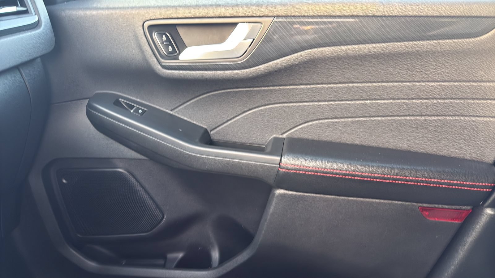 Certified 2025 Ford Escape ST-Line FWD image 23