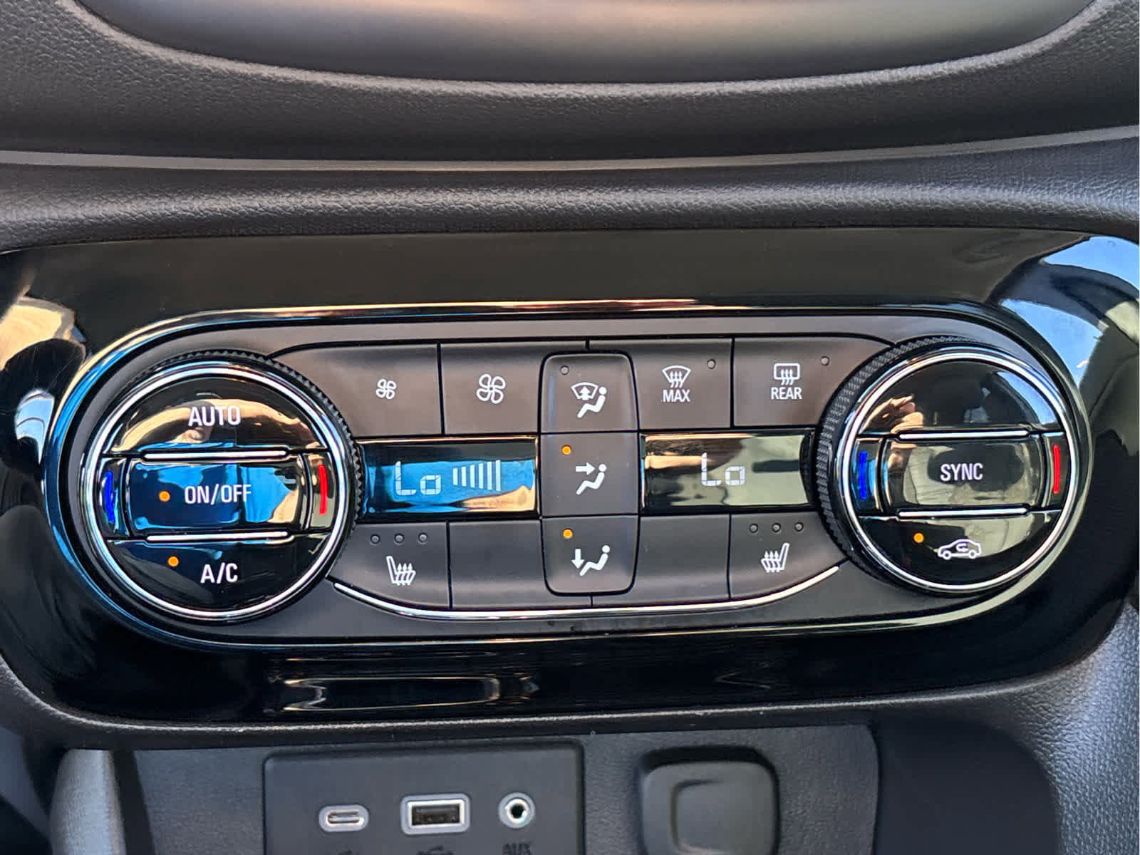 Used 2023 Buick Encore GX Select w/ Sport Touring Package image 21