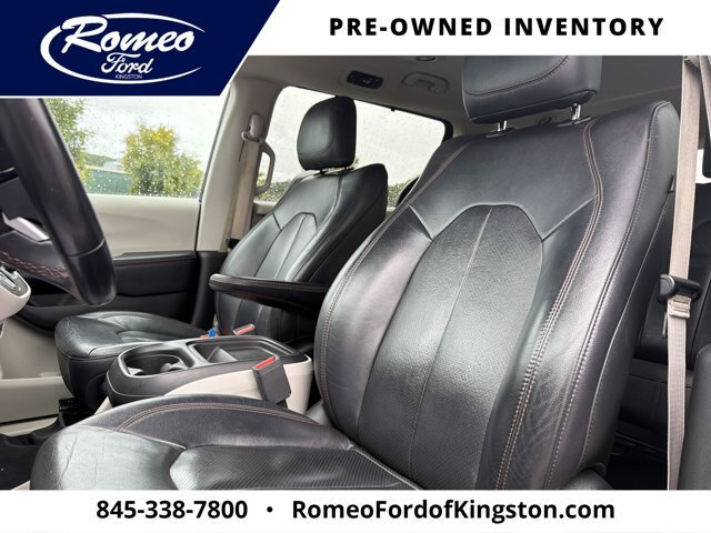 Used 2018 Chrysler Pacifica Touring-L FWD image 24