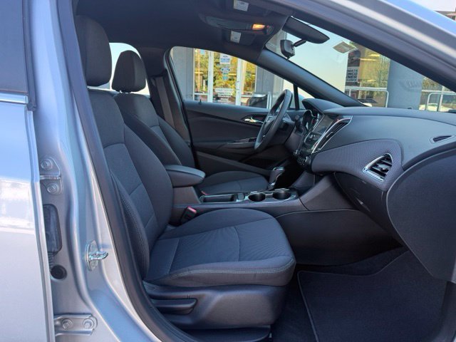 Used 2018 Chevrolet Cruze LT w/ Convenience Package FWD image 34