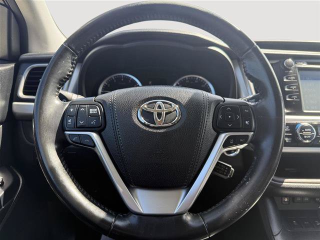 Used 2017 Toyota Highlander XLE AWD/4WD image 16