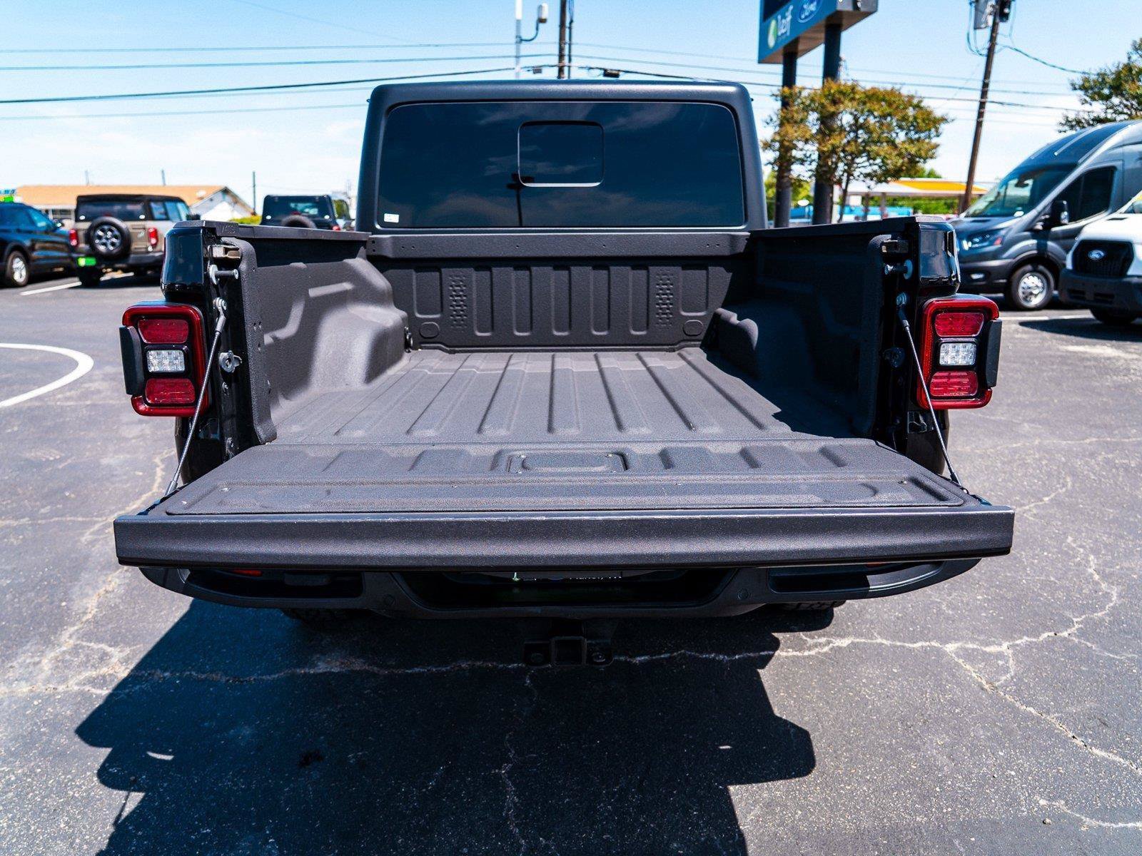 Used 2021 Jeep Gladiator Sport AWD/4WD image 26