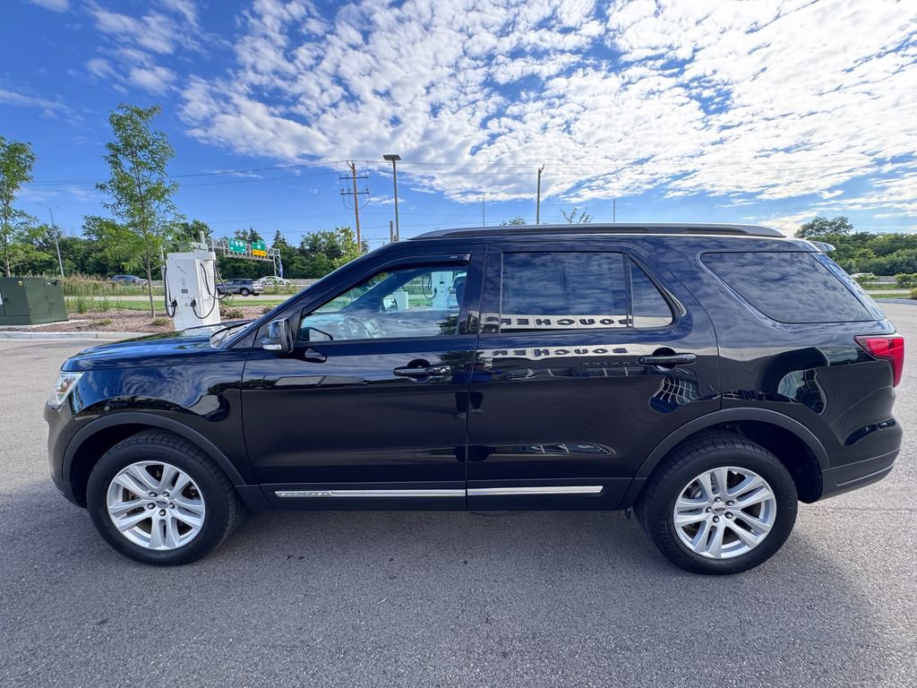 Certified 2018 Ford Explorer XLT w/ Equipment Group 201A AWD/4WD image 7