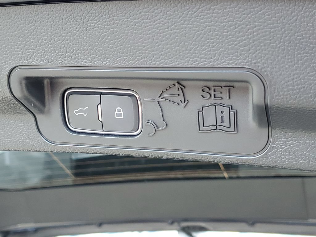 Certified 2024 Ford Explorer XLT w/ Equipment Group 202A AWD/4WD image 11