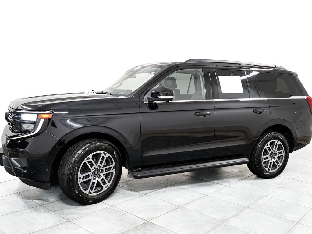 Certified 2025 Ford Expedition Active AWD/4WD image 4